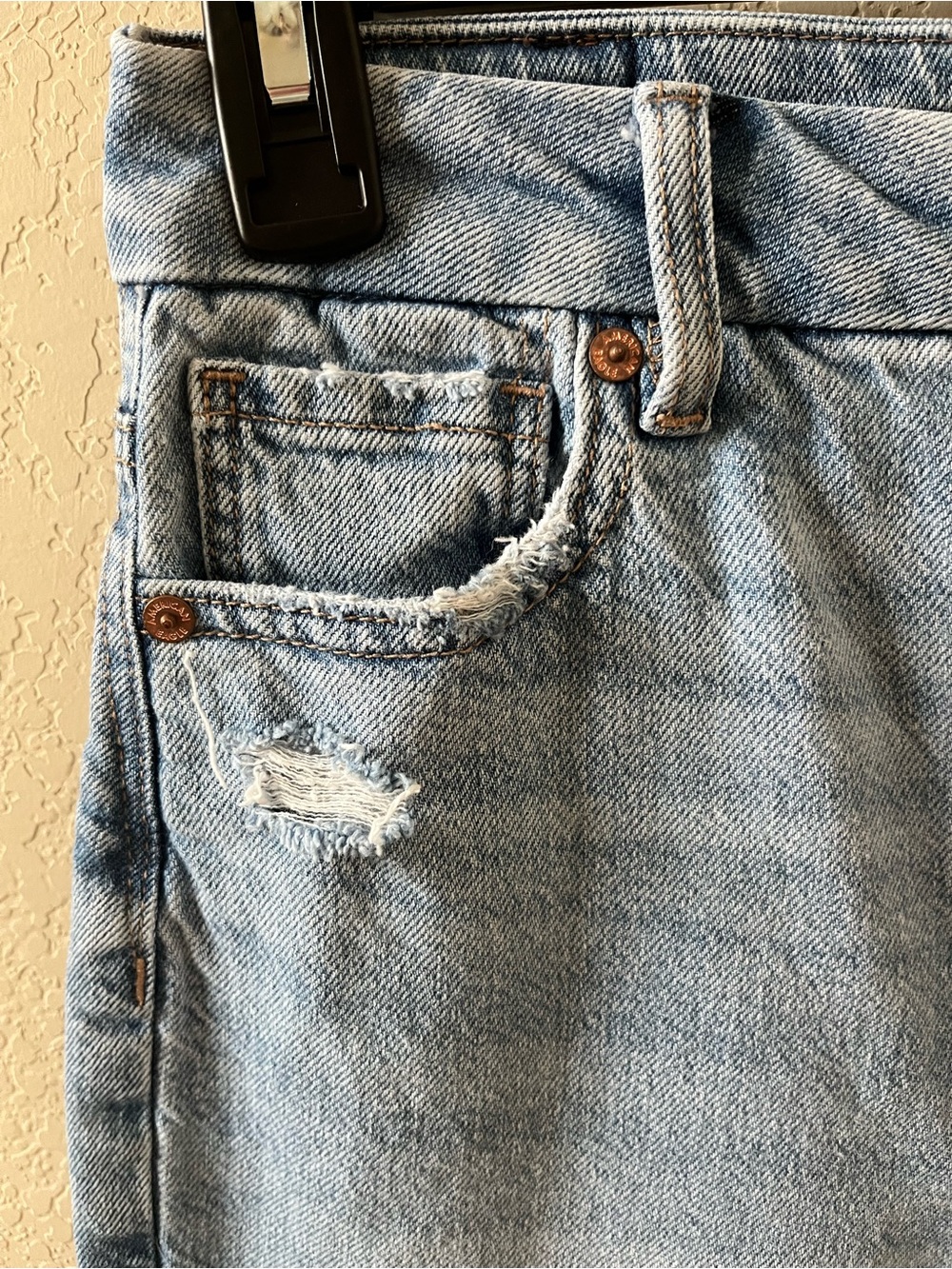 American Eagle Women’s Light Wash Strigid Jeans Size 0 Regular - Picture 4 of 9